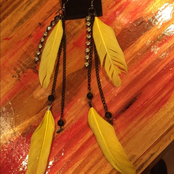 Black & Yellow feather earrings with rhinestones - Picture 3 of 3